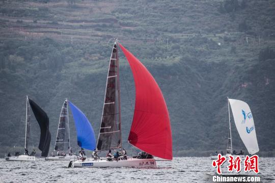 江南体育官网：南非代表团夺得帆船比赛金牌